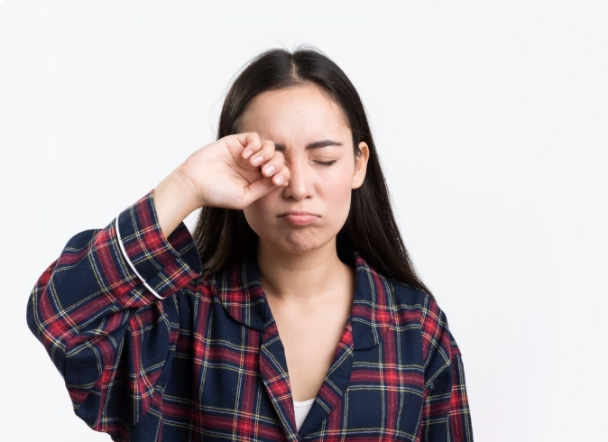 經常揉眼會反覆拉扯皮膚會加深眉間紋路